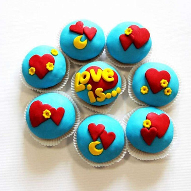 Капкейки "Love is..." купить - королев.сладкоежкин.рф